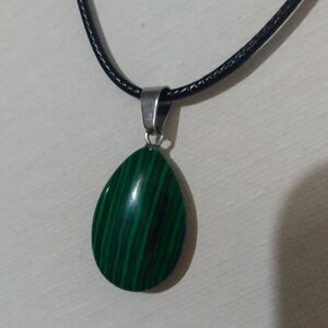 Elegant Green Teardrop Pendant Necklace